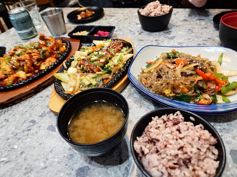 Tokyo Maki - Melbourne photo 4