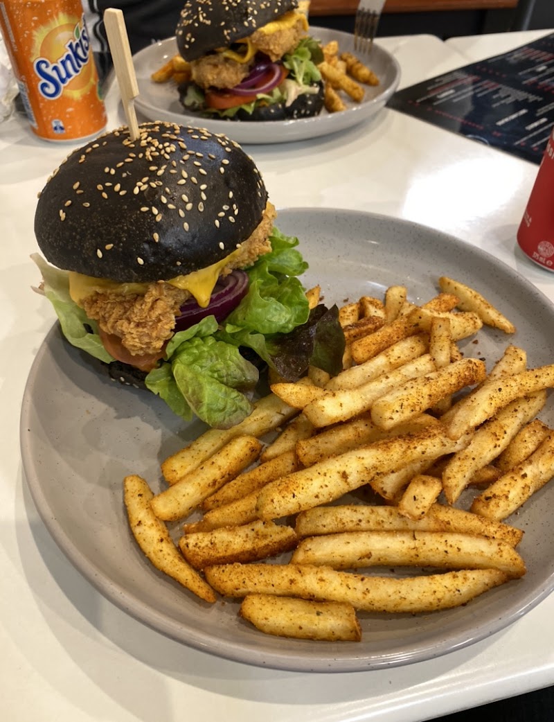 Naughty but Nice Burger and Pizza Bar photo 2